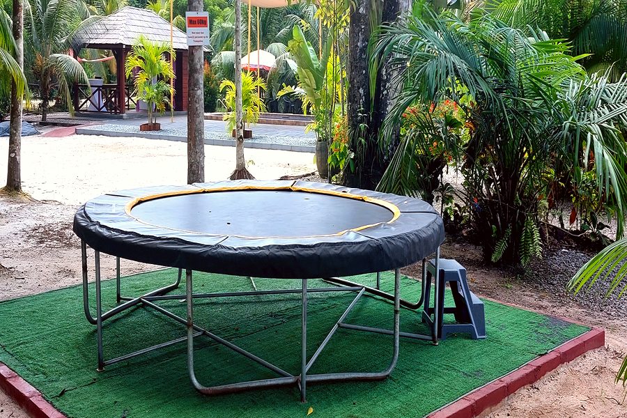Trampoline bij Anjuli Nature Resort Blok 2