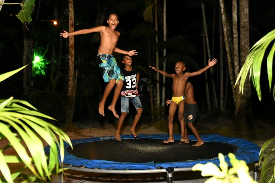 Trampoline bij Anjuli Nature Resort