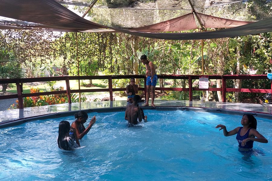 Anjuli Nature Resort — zwembad